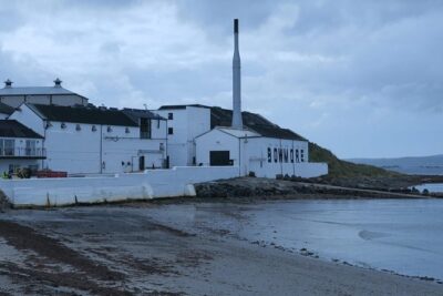 4-day Islay Platinum Whisky Tour - Whisky Included! With free pickup! - Oban Distillery: where you learn why the coast matters