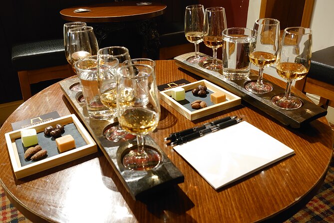 Afternoon Whisky Tasting in a Traditional Edinburgh Bar - How the Tasting Flows: Four Samples, Real Conversation, Lots of Questions