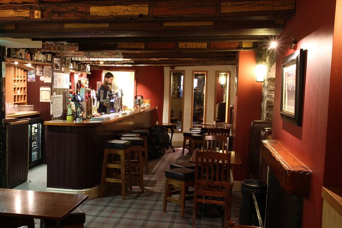 Afternoon Whisky Tasting in a Traditional Edinburgh Bar - The Guide Makes It: Neil’s 25+ Years and Down-to-Earth Explanations