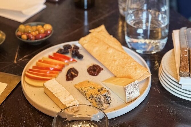 Ballarat Foodie and Gin Distillery Tour - Stop 1: the secret gin distillery and a local cheese platter