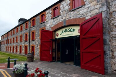 Blarney Castle Cork City and Jameson Distillery Small groups - Midleton’s distillery experience: how whisky gets made, then tasted