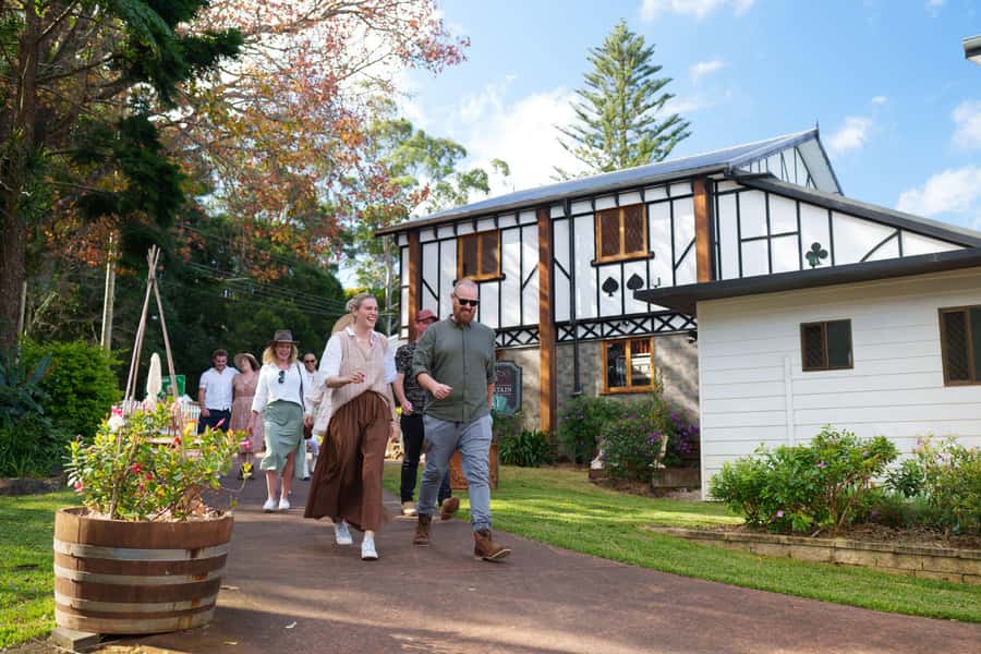Brisbane: Tamborine Wine & Distillery Tour - Gallery Walk Free Time and the Scenic Lookout Stop