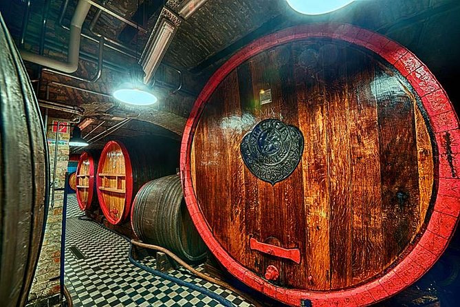 Budapest Tuk Tuk Tour with House of the Unicum Distillery Visit - Heroes’ Square and the easy win of a free stop