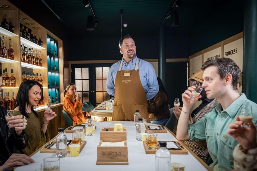 Buffalo Trace Distillery: Whiskey Tasting Experience - Meeting point and the first few minutes that set the tone
