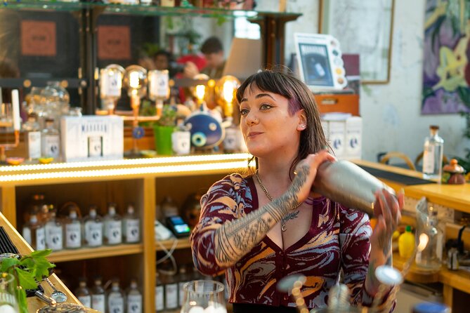 Cocktail Masterclass & Distillery Tour Combo - Shaking vs stirring: the lesson that follows you home