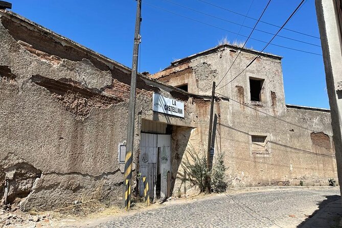 Cultural tour, city fields and distillery - Old tequila plants (industrial zone) and town detail stops