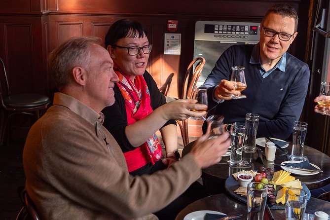 Deluxe Whiskey and Food Tasting in Dublin - Stop 1: Lincoln’s Inn and the start of your whiskey flight
