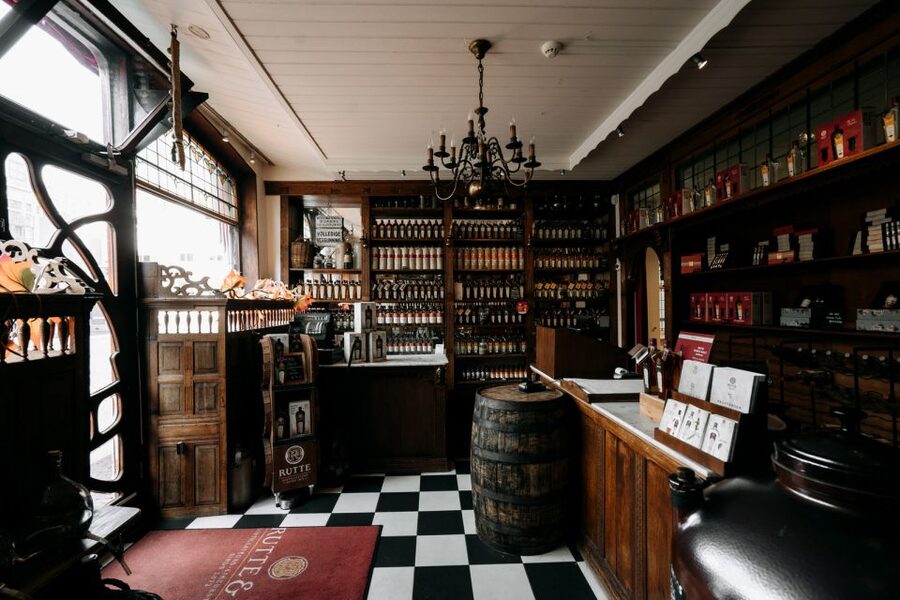 Dordrecht: Distillery Tour with Dutch Gin & Genever Tasting - The mini Gin & Tonic start: what you’ll notice fast
