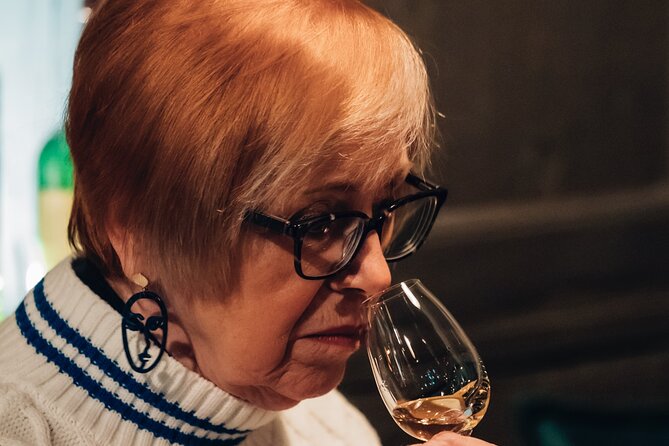 Dublin 6 Whiskey Tasting & 3 Food Pairing Walking Tour with Local - Powerscourt Townhouse Centre: where the guide connects whiskey and food culture