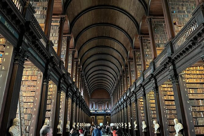 Dublin in a Day: Dublin Castle, Book of Kells, Guinness & Whiskey - Lunch break on your own: use the hour strategically