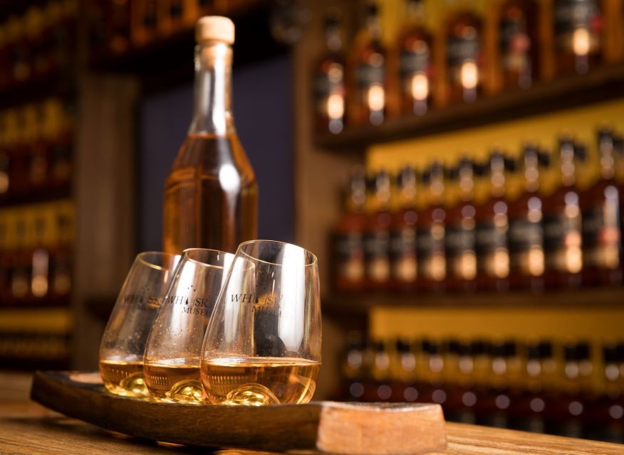 Dublin: Irish Whiskey Museum Blending Tour with Tastings - The modern tasting bar: 4 drams, not just 4 pours
