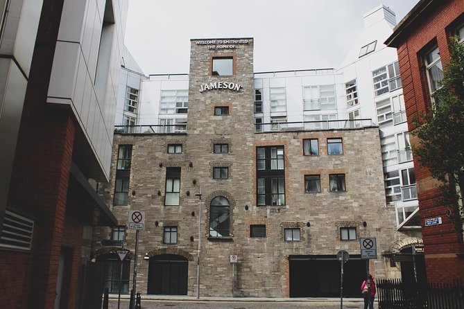 Dublin Jameson Distillery and Guinness Storehouse Guided Tour - Guides make the difference: what the best ones do