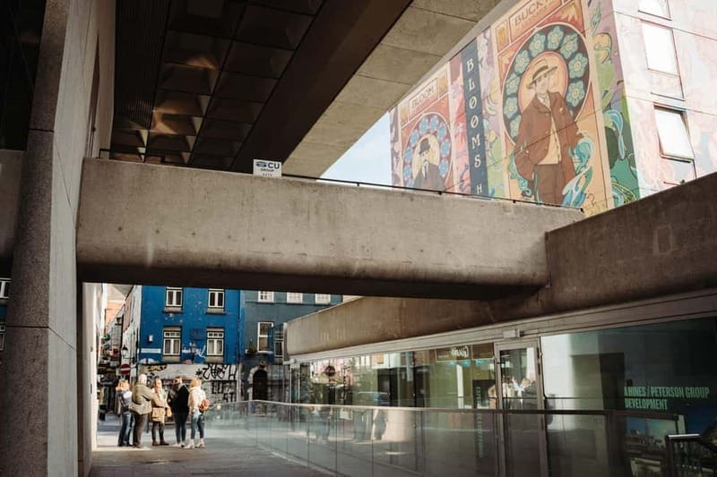 Dublin: Trinity College, Castle, Guinness and Whiskey Tour - What You’ll Learn from the Way Guides Explain Dublin