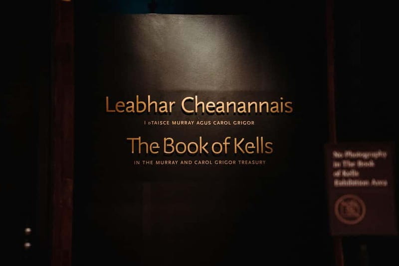 Dublin: Trinity College, Castle, Guinness and Whiskey Tour - Trinity College and the First-Access Book of Kells