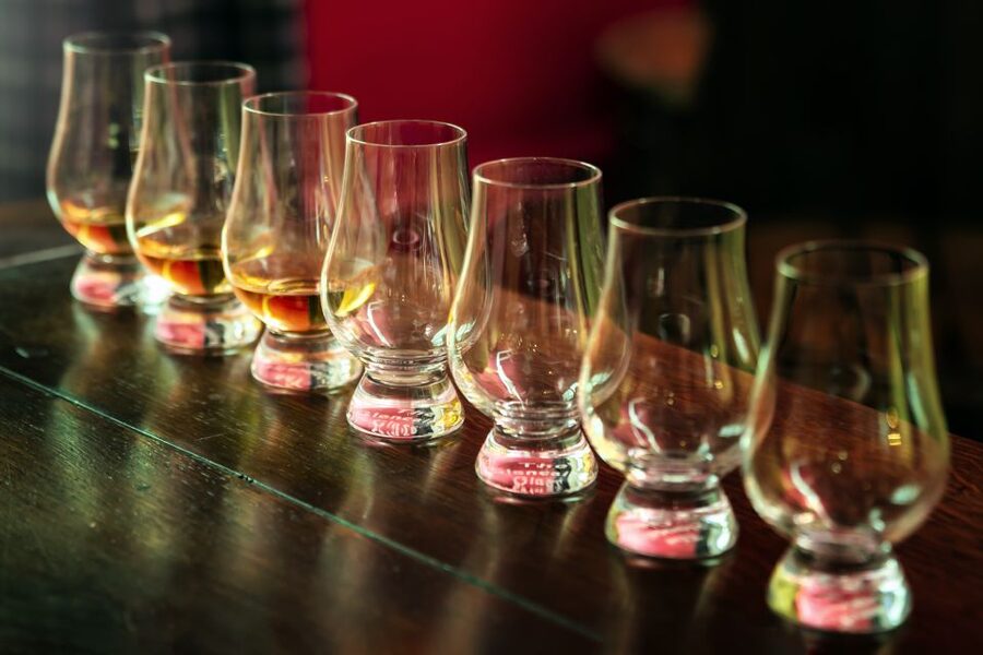 Edinburgh: Guided Whisky Tasting & Walking Tour - Price and value: what $74 gets you in a 2.5-hour format