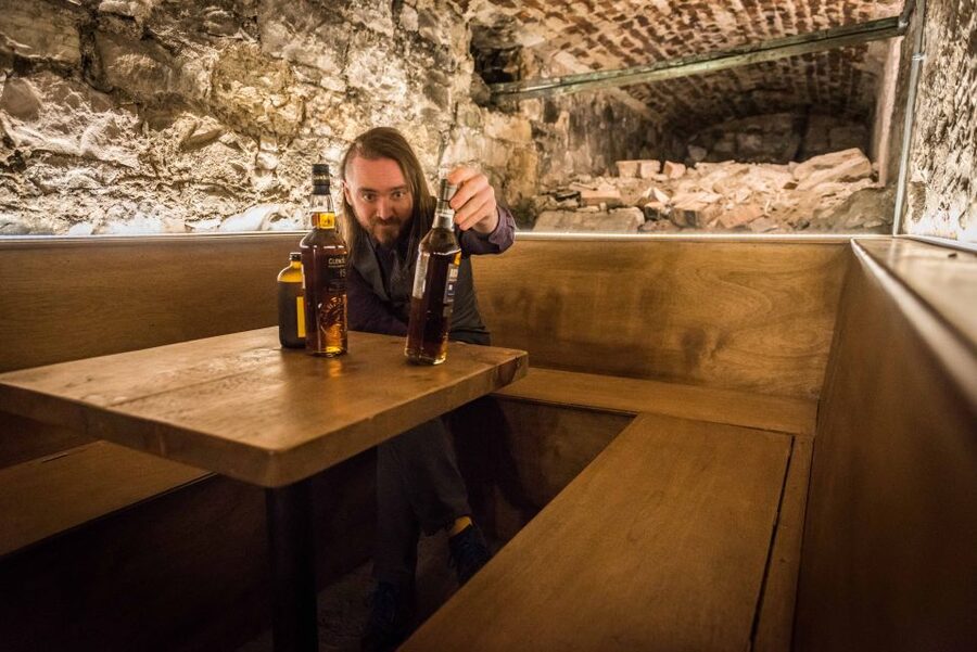 Edinburgh: Harry Potter Walking Tour and Whisky Tasting - Starting at Tron Kirk: the Royal Mile as your Potter roadmap