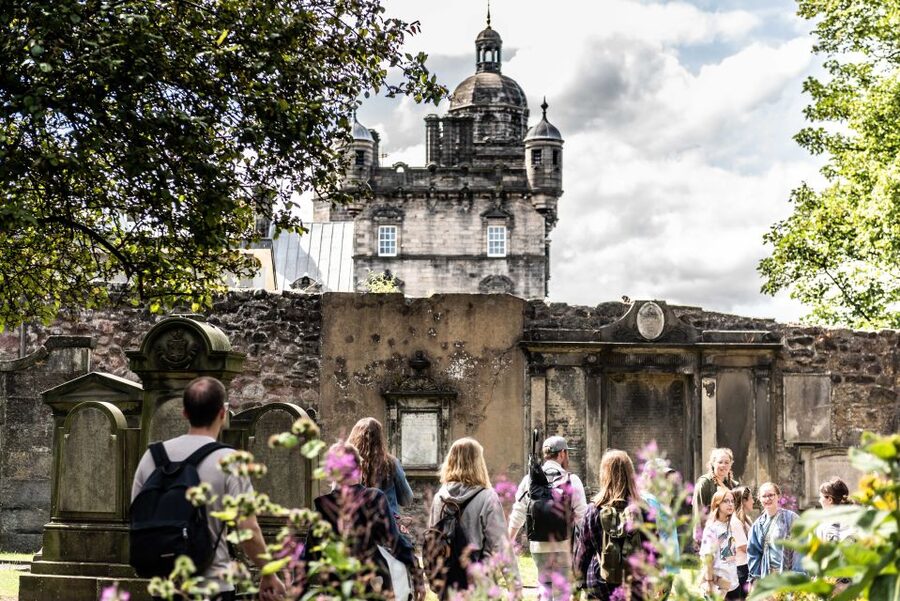 Edinburgh: Harry Potter Walking Tour and Whisky Tasting - Edinburgh City Chambers and The Lost Close: switching gears to Scotch