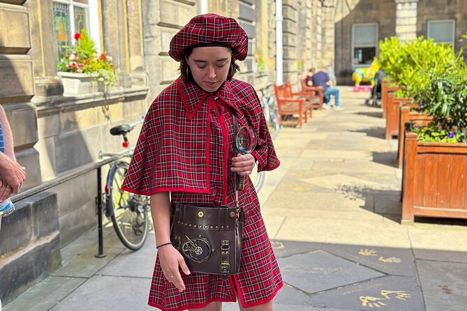 Edinburgh: Historical Gems Tour with Whisky & Local Flavours - The Royal Mile Walk: History With Footnotes You Can Feel