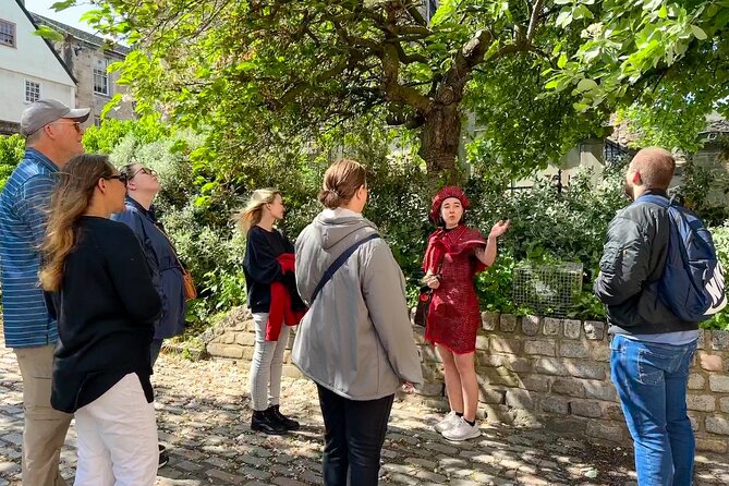 Edinburgh: Historical Gems Tour with Whisky & Local Flavours - Canongate District: Quiet Lanes and Small Courtyards