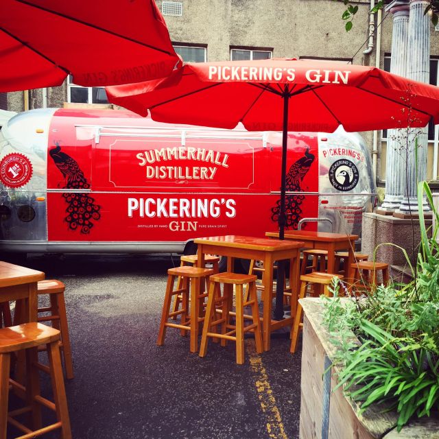 Edinburgh: Pickering's Gin Jolly Tour (Distillery & Tasting) - Seeing the distillery process: meeting the distillers and the stills