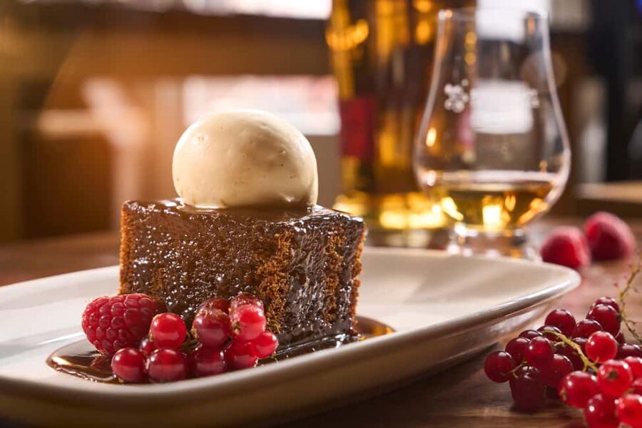 Edinburgh: Scotch Whisky Tasting & 3 Course Dinner - Entering Edinburgh’s whisky world at the Royal Mile