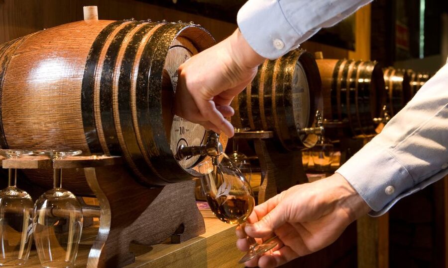 Edinburgh: Stirling, Whisky & St Andrews Tour in Italian - Stirling Castle, Braveheart Views, and the Stuart Power Spot