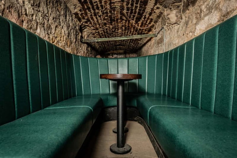 Edinburgh: The Lost Close Underground Scotch Whiskey Tasting - Entering The Lost Close vaults: why the setting matters