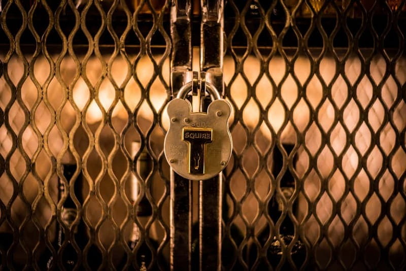 Edinburgh: The Lost Close Underground Scotch Whiskey Tasting - Stop 3: the 70-minute Scotch tasting in the vaults
