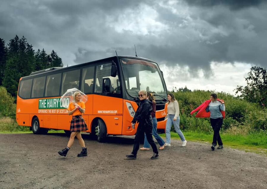 Edinburgh to Scottish Highlands: Whisky, Views & Hairy Coos - Kelpies and Stirling: Big Scotland sights from the coach windows