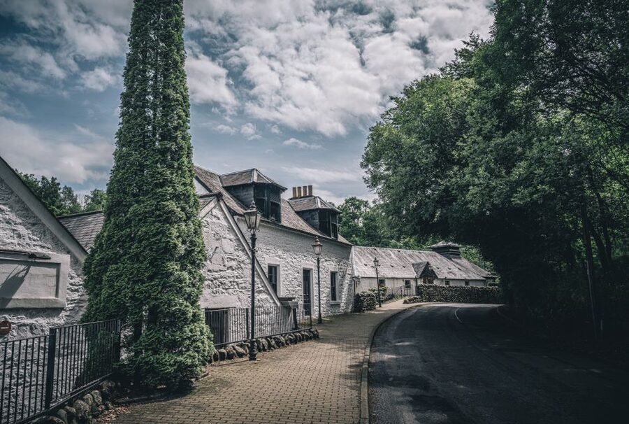 Edinburgh: Ultimate Whisky Experience - Dewar’s Aberfeldy Distillery: the whisky-and-chocolate tasting option
