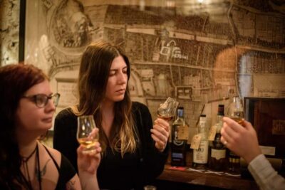 Edinburgh: Underground Vaults Tour with Whisky or Gin - The One-Hour Flow: What Happens During the Vault Walk