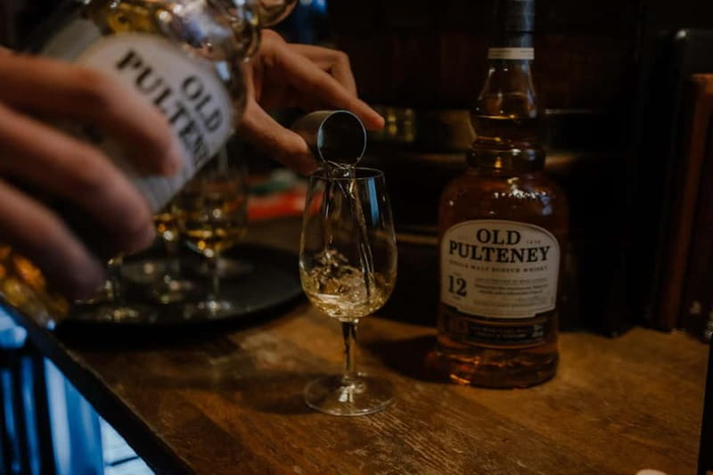 Edinburgh: Whisky Tasting and Storytelling in a Historic Pub - Quick highlights