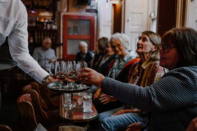 Edinburgh: Whisky Tasting and Storytelling in a Historic Pub - The 2-hour flow: how the tasting moves from grain to glass