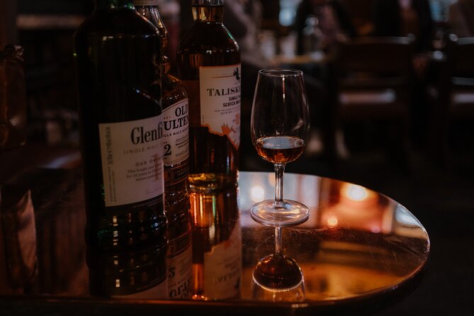 Edinburgh: Whisky Tasting with Storytelling in a Historic Pub - The Whisky Lineup: From Speyside Sweetness to Island Smoke