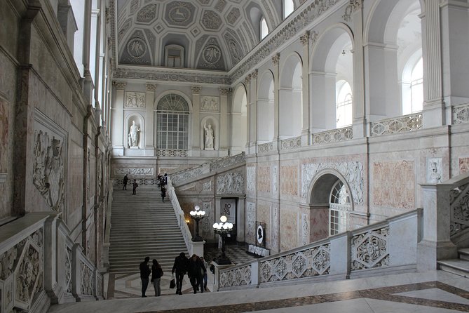 Exciting private tour of the Royal Palace and Bourbon Gallery - Who should book this tour?