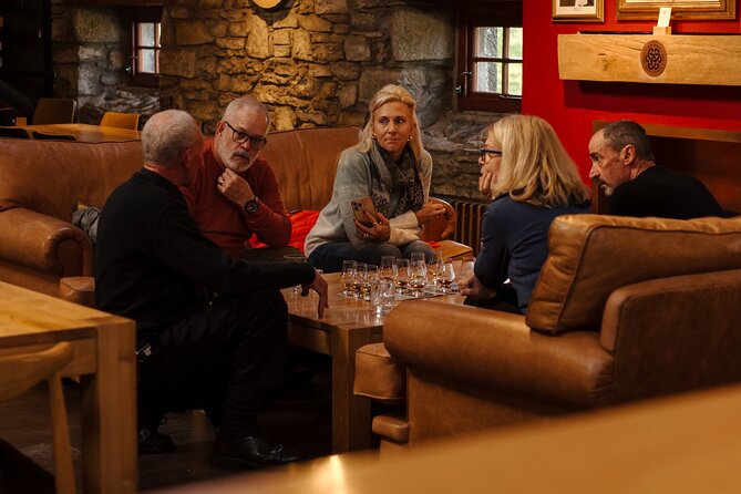 Guided Tour in Aberfeldy Distillery with Connoisseur Experience - Food, extra drinks, and the bar/café option