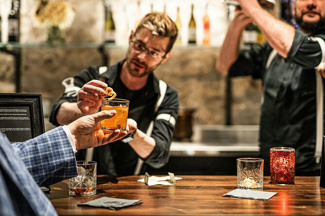 Iconic 3 Distillery Bourbon Experience - Lunch at Locals Food Hub & Pizza Pub: keep it satisfying, not complicated