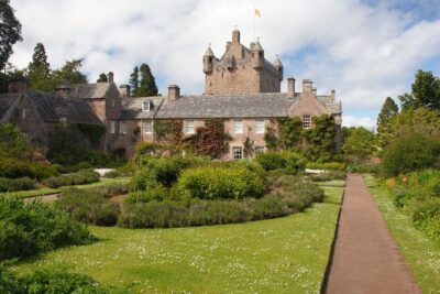 Invergordon Shore Excursion: Inverness, Cawdor Castle & Whisky - Inverness for Lunch and River Ness Walks: Don’t Waste the Hour