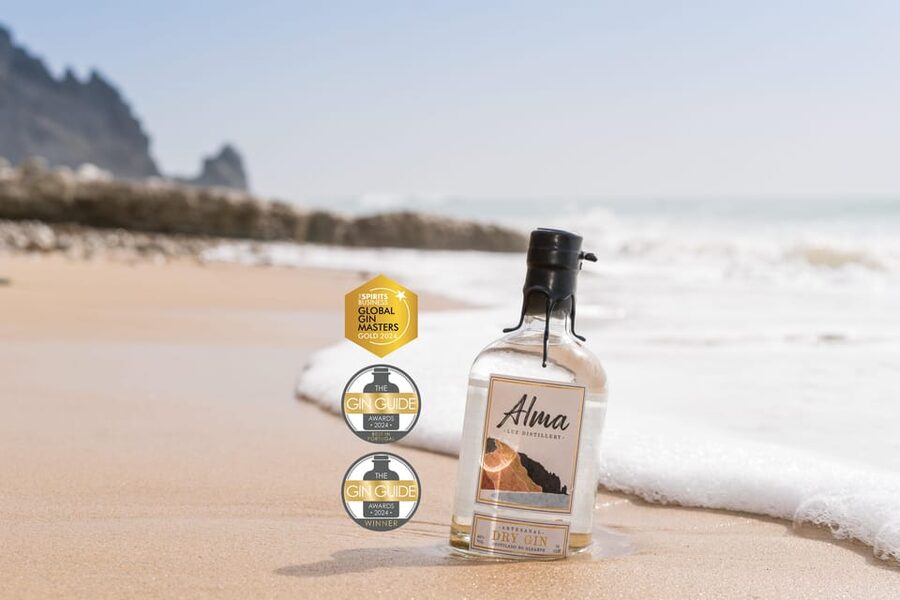 Lagos: Guided Gin Distillery Tour With Tasting at Alma Luz - Shop time for Alma Gin: buying bottles in 70 cl