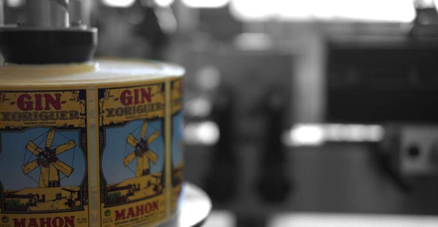 Mahón: Gin Distillery Tour with Tasting & Appetizers - What you’ll actually see inside the distillery