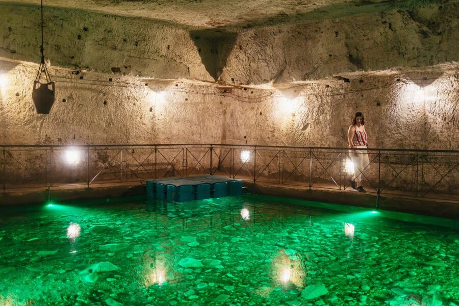Naples: The Bourbon Tunnel Guided Tour with Entrance Ticket - Getting down there: Palazzo Serra di Cassano basement and the step reality