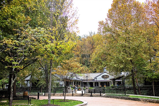 Nashville to Jack Daniel's Distillery Bus Tour + Whiskey Tastings - Lynchburg time at the small square: shopping, lunch options, and timing traps