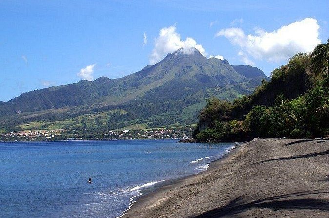 North Tour: rainforest, rum distillery, black sand beach etc - Comfort, Snacks, and What Lunch Absence Means