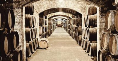 Palma: Distillery Tour with 6 Spirits and Tapas Tasting - Where the tour starts: Courtyard meet-up, easy approach from Palma