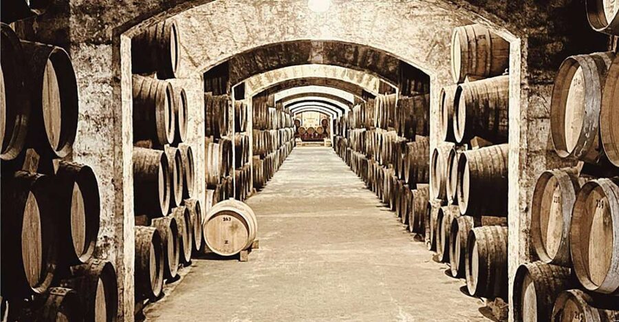 Palma: Distillery Tour with 6 Spirits and Tapas Tasting - Where the tour starts: Courtyard meet-up, easy approach from Palma