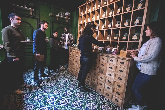 Paris Craft Distillery Make Your Own Gin Workshop - Gin Tasting and Homemade Cocktails with Snacks