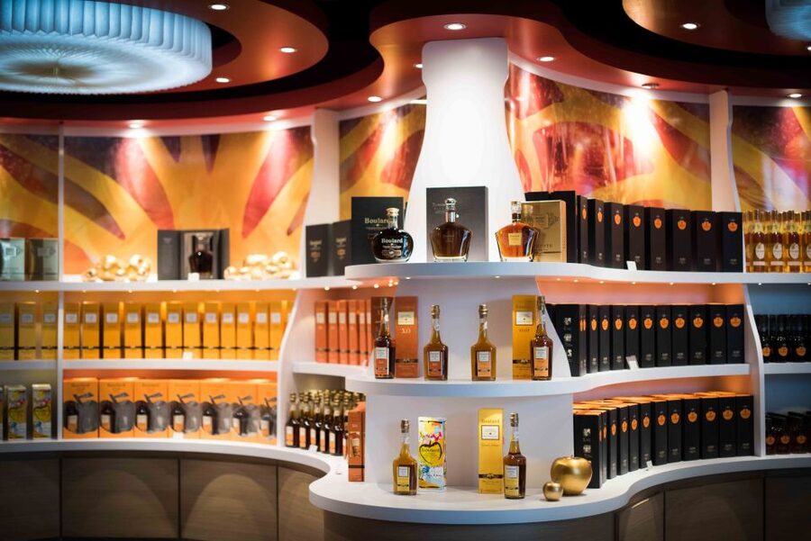 Pont-l'Évêque: DISTILLERIE PERE MAGLOIRE Entry with Tastings - After the Show: Buying Calvados with Your Own Notes