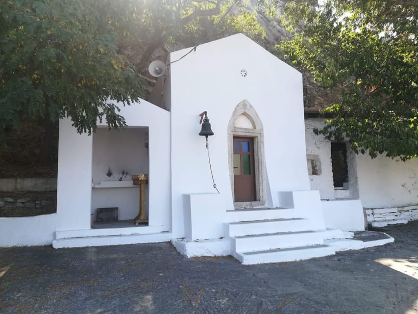 Safari: Juhtas mount,raki and wine distillery,explore crete - Stop 2: Kasteli coffee break—small town pace, bigger payoff