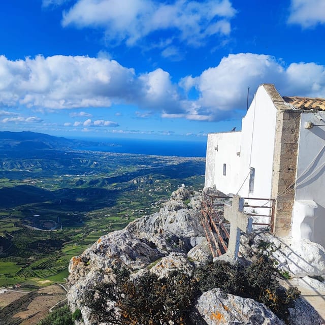 Safari: Juhtas mount,raki and wine distillery,explore crete - Stop 3: Astritsi photo stop plus a walk