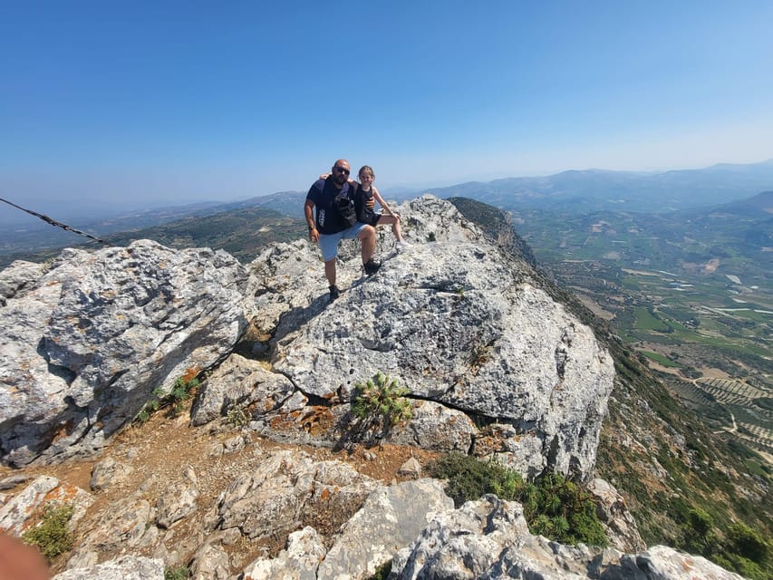 Safari: Juhtas mount,raki and wine distillery,explore crete - Stop 4: Stironas lunch, wine tasting, and shopping